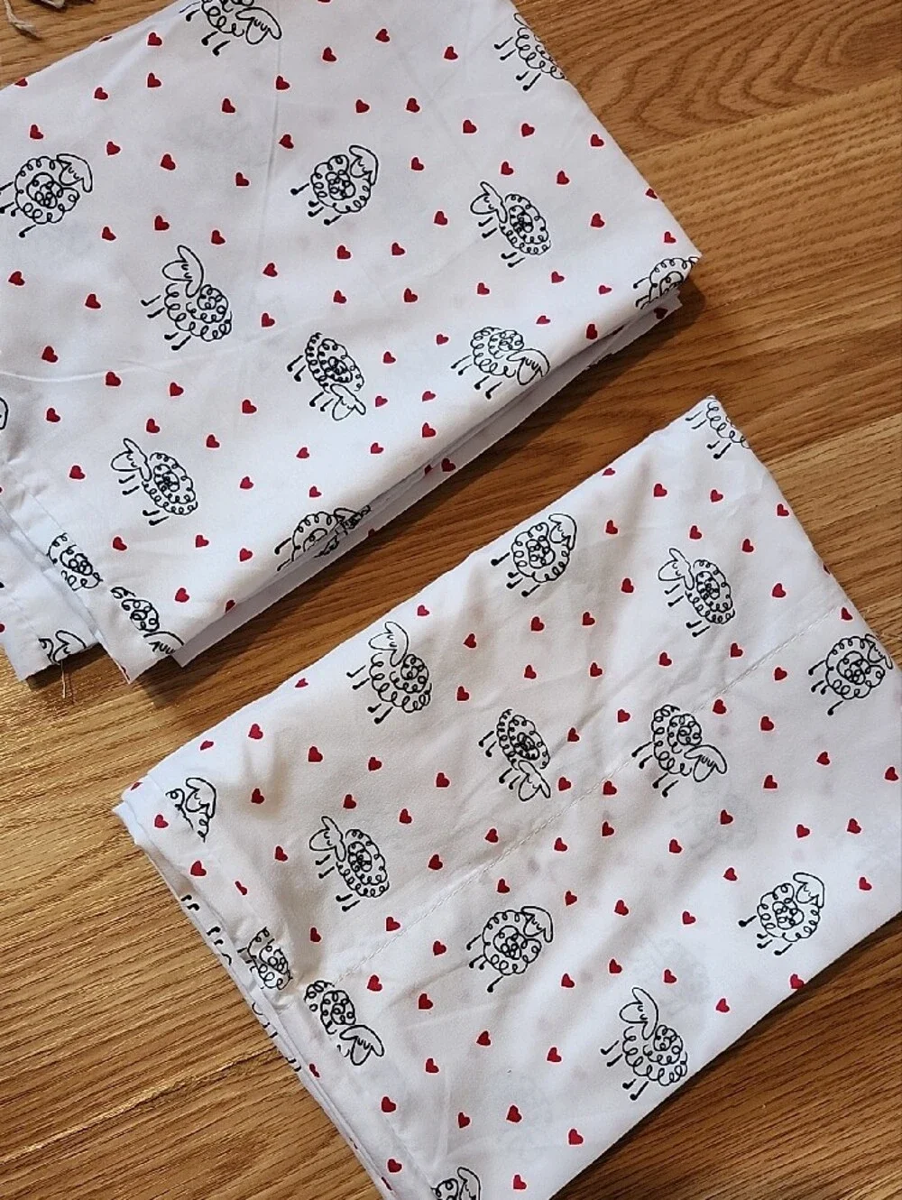 Serta White Sheep & Red Heart Pillowcases